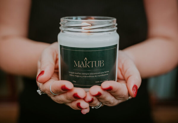 Ilumina tu espacio con nuestras velas naturales "Maktub"
